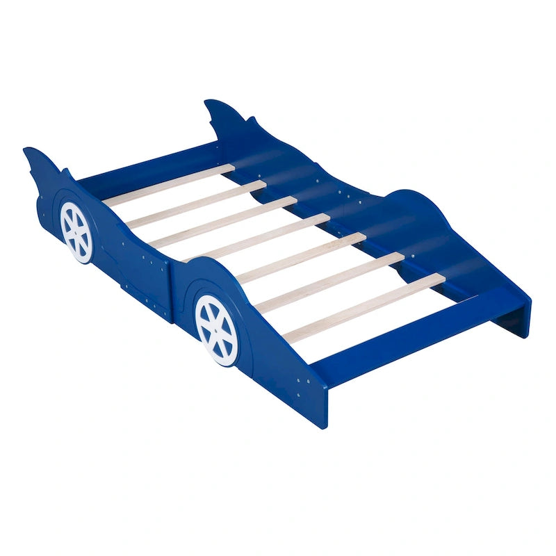 Plattformbett in Rennwagenform mit Rädern