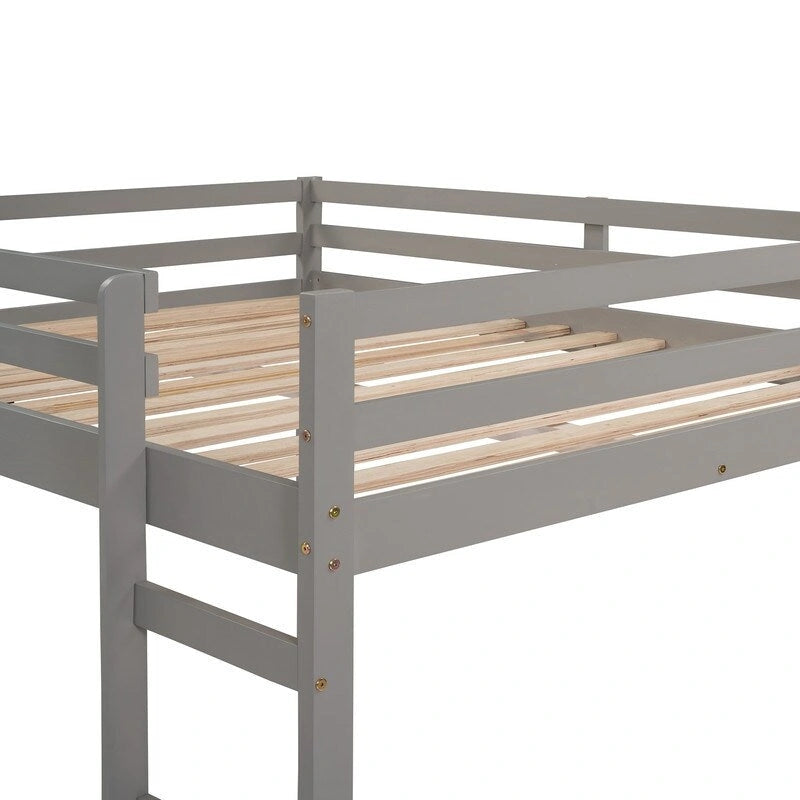 Kinder-Hochbett mit Rutsche, Full-Size, niedriges Holz-Hochbettgestell mit Leiter und großzügigem Platz darunter, für Jungen und Mädchen