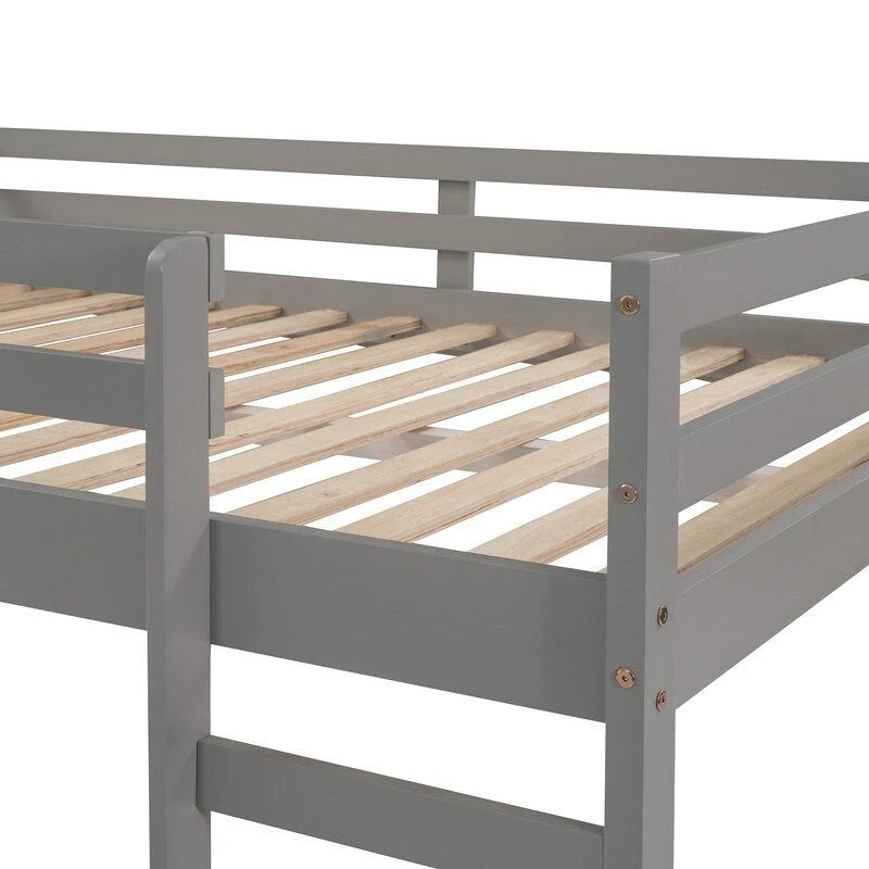 Kinder-Hochbett mit Rutsche, Full-Size, niedriges Holz-Hochbettgestell mit Leiter und großzügigem Platz darunter, für Jungen und Mädchen