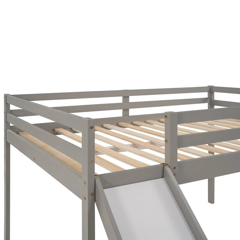 Kinder-Hochbett mit Rutsche, Full-Size, niedriges Holz-Hochbettgestell mit Leiter und großzügigem Platz darunter, für Jungen und Mädchen