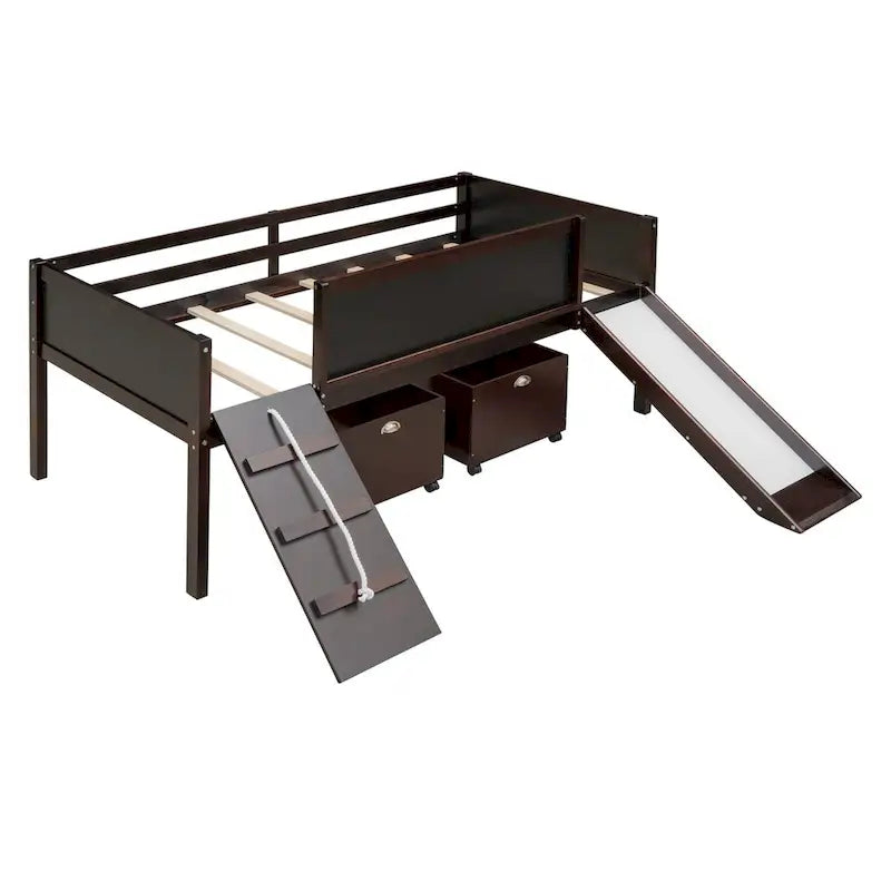 Letto a soppalco in pino color espresso con struttura per arrampicarsi, corda e lavagna - singolo con scivolo